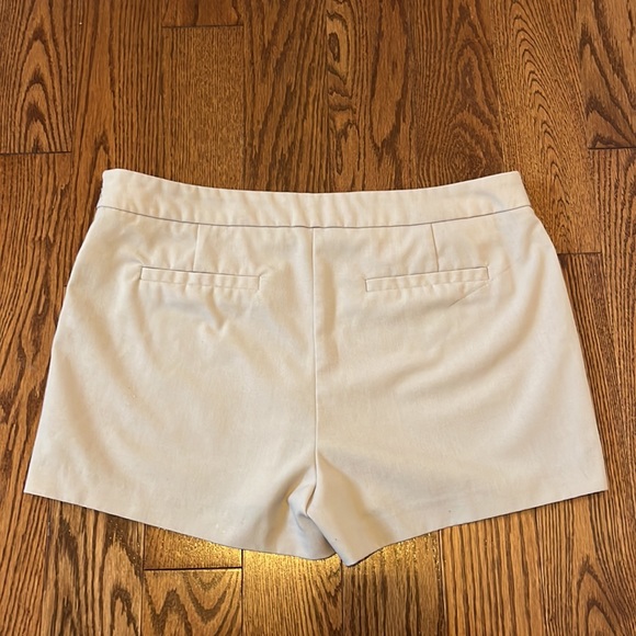 FOREVER 21 Woven Shorts (in Cream - Size M) - Picture 2 of 5